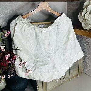 Lunya Washable Chiffon Silk Boxer Shorts • Cream • Sz M